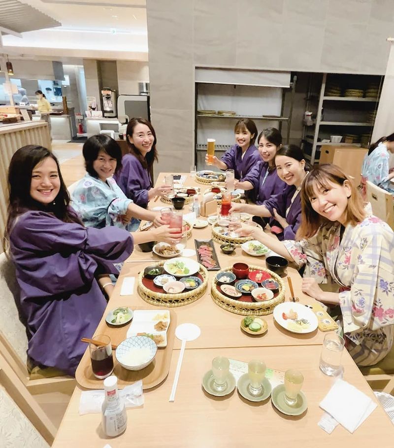 381360734_2218405915016440_4..